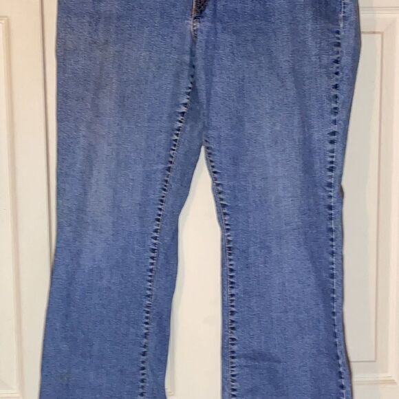 Levi's Vintage Y2K 550 Relaxed Boot Cut Jeans 12 - Picture 4 of 16